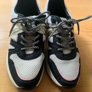 POSH by POELMAN Womens Black Gold Pink White FAUX Fur Sneaker Tennis Shoe Sz 8